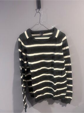GAP Men’s Black & White Striped Sweater – Size XL